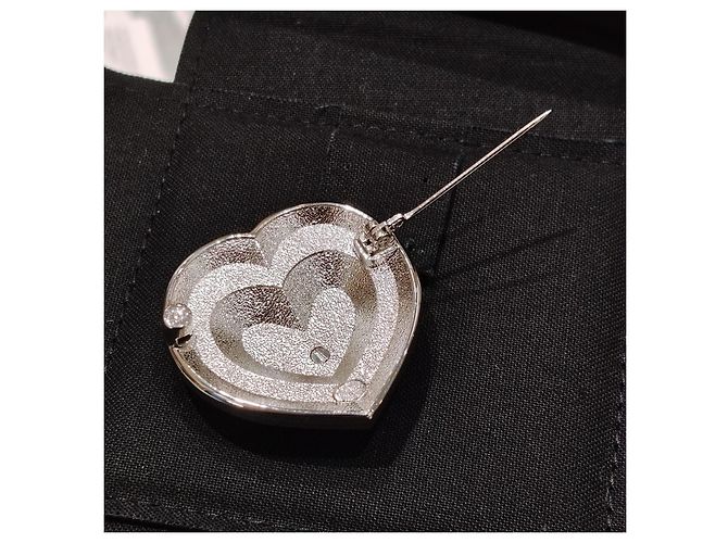 Spilla Chanel Triple Halo Heart con logo CC e strass - vista 10