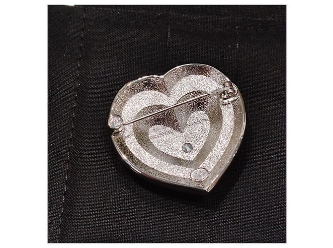Spilla Chanel Triple Halo Heart con logo CC e strass - vista 12
