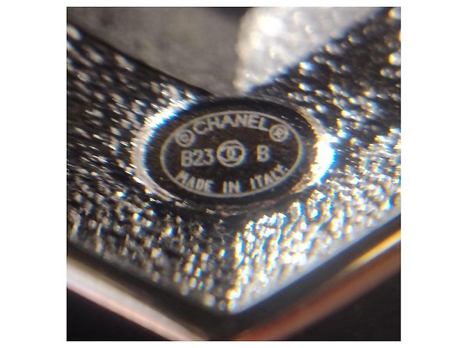 Spilla Chanel Triple Halo Heart con logo CC e strass - vista 9