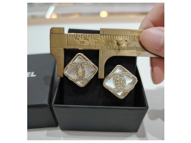 Orecchini CHANEL CC in resina e strass A22S - vista 12