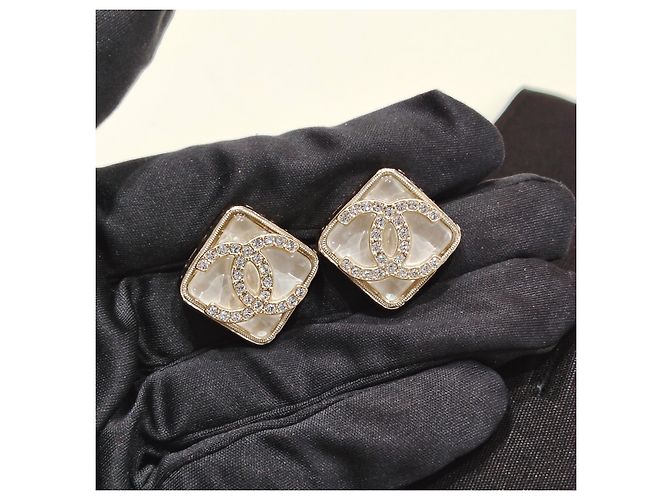 Orecchini CHANEL CC in resina e strass A22S - vista 3