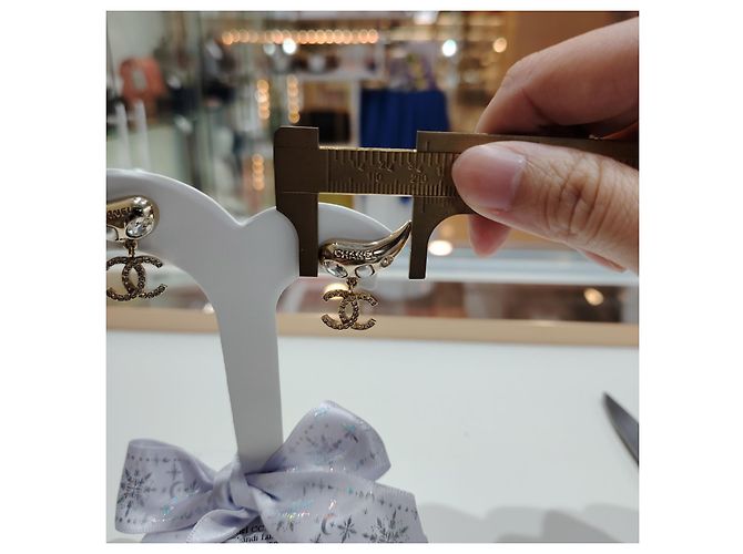 Orecchini pendenti CC con strass CHANEL A21S (RARE) - vista 13