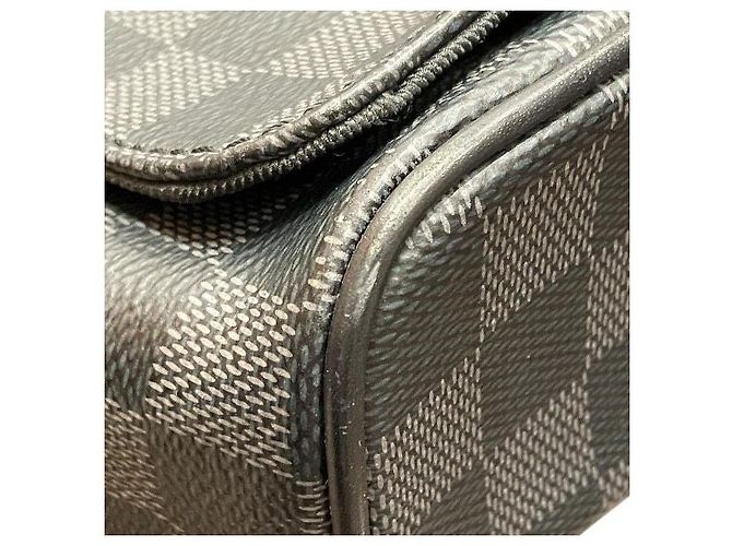 Bolsa de Ombro Louis Vuitton District PM NM Damier Graphite - vista 6