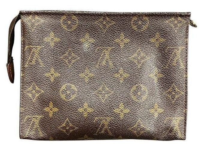 Louis Vuitton Poche Toilette 19 Monogram Clutch Bag - vista 2