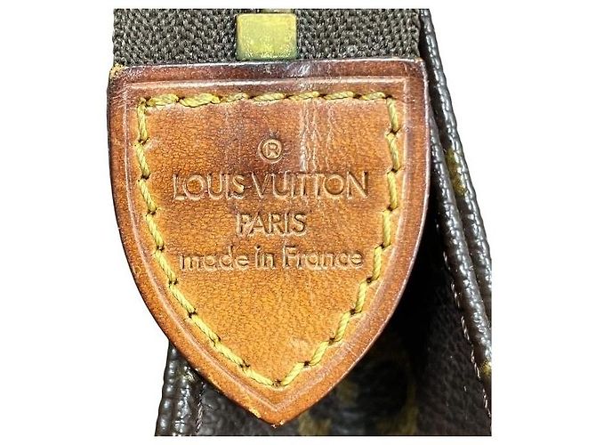 Louis Vuitton Poche Toilette 19 Monogram Clutch Bag - vista 4
