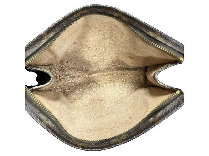 Louis Vuitton Poche Toilette 19 Monogram Clutch Bag - vista 5