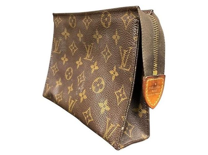 Louis Vuitton Poche Toilette 19 Monogram Clutch Bag - vista 6