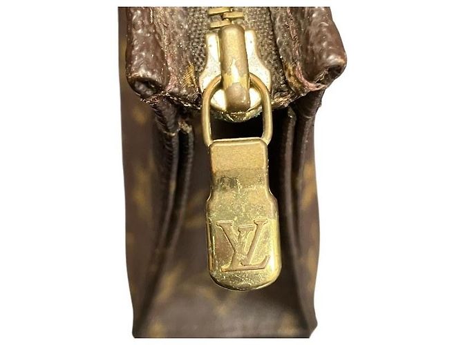 Louis Vuitton Poche Toilette 19 Monogram Clutch Bag - vista 9