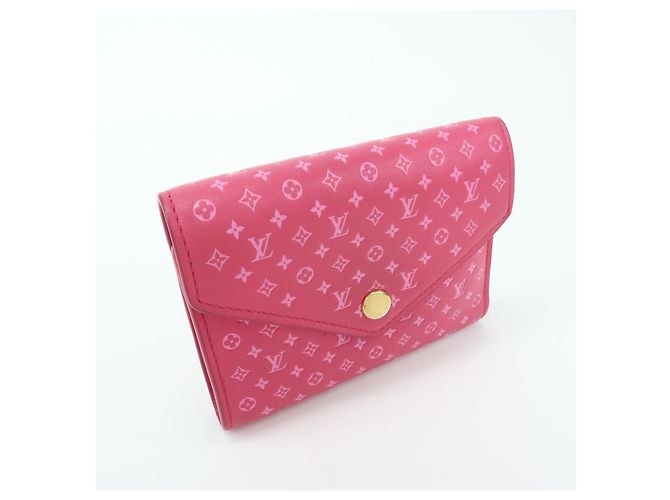 Louis Vuitton Victorine Nanogram Embossed Leather - vista 4