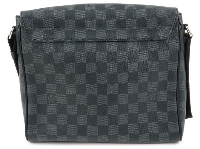 Louis Vuitton District NM Messenger Damier Graphite PM - vue 2