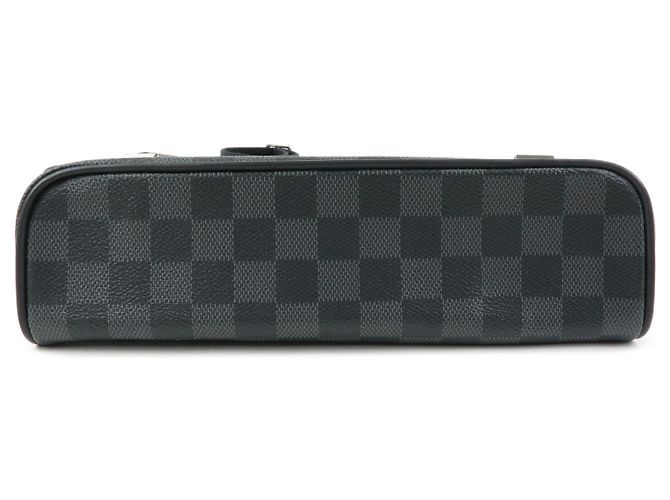 Louis Vuitton District NM Messenger Damier Graphite PM - vue 3