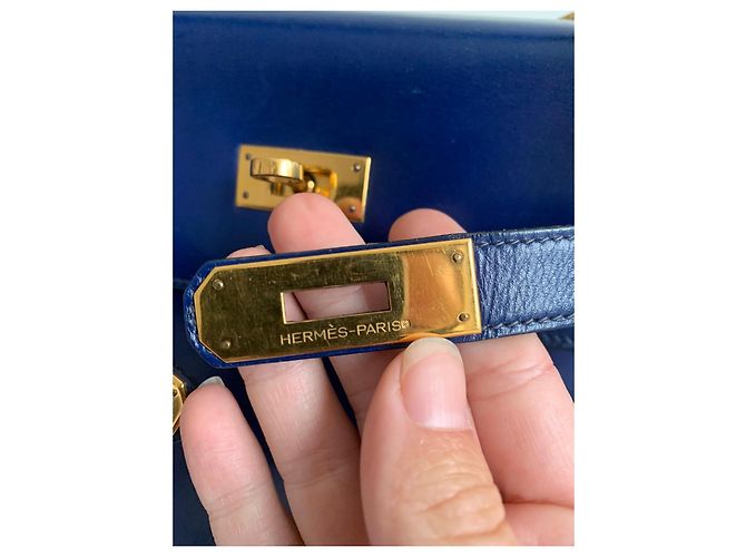 Borsa Hermès Kelly 32 in pelle blu - vista 4
