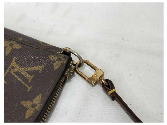 Louis Vuitton Pochette Accessoires Monogram Canvas Medium - vue 6