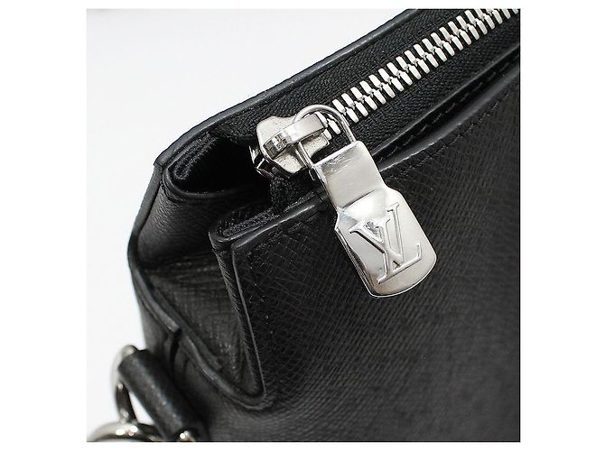 Louis Vuitton Borsetta Anton Soft in pelle Taiga - vista 10