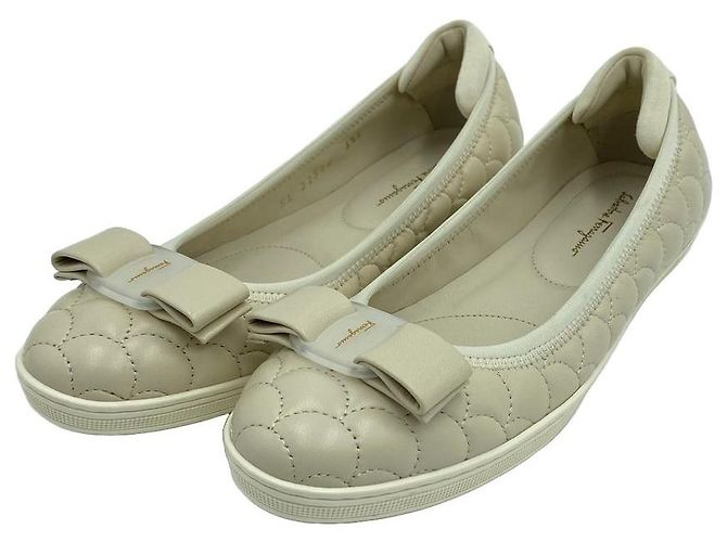 Salvatore Ferragamo Bara Bow gesteppte Leder-Flats Ivory - Ansicht 11