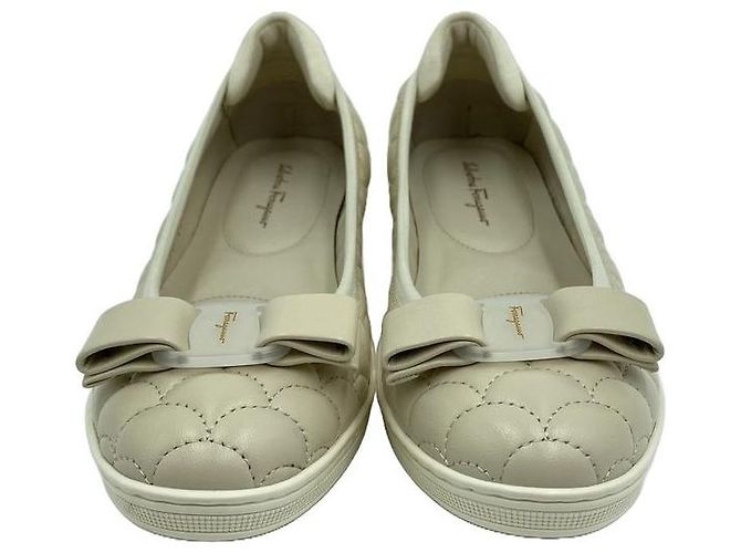 Salvatore Ferragamo Bara Bow gesteppte Leder-Flats Ivory - Ansicht 12