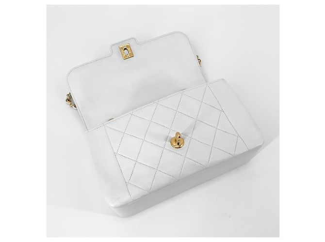 Chanel Borsa a tracolla Diana in pelle d'agnello tono oro - vista 7