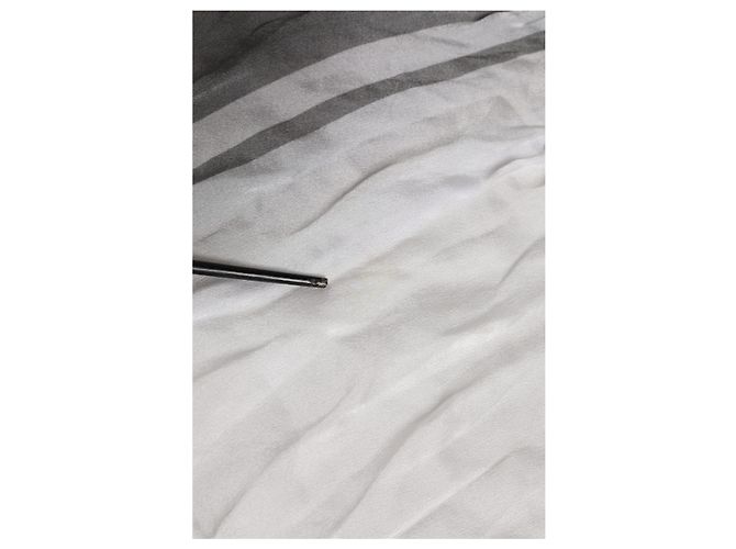 Dolce & Gabbana Sciarpa Foulard Wrap in Seta Bianco e Nero - vista 4