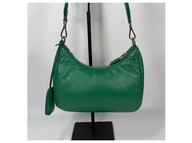 Prada Bolsa de Ombro Re-Edition em Pele Nappa Acolchoada - vista 4