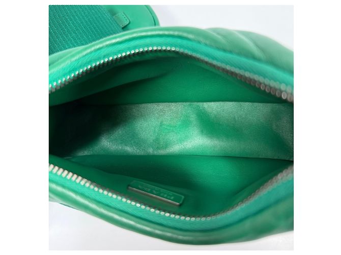 Prada Bolsa de Ombro Re-Edition em Pele Nappa Acolchoada - vista 8