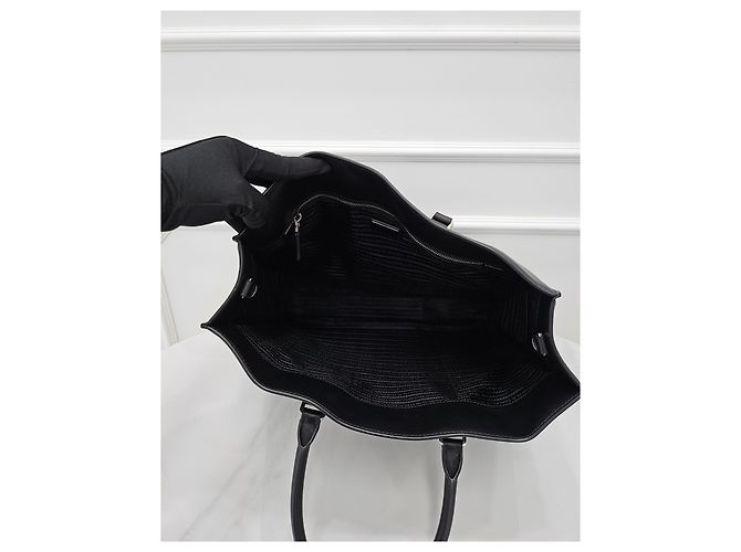 Tote Prada Sac cabas en cuir avec logo triangle - vue 7