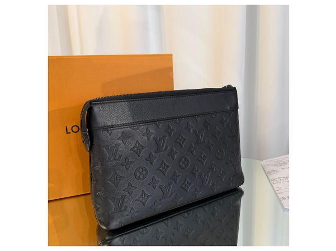 Louis Vuitton Pochette Voyage Supplé Monogram Shadow - vue 4