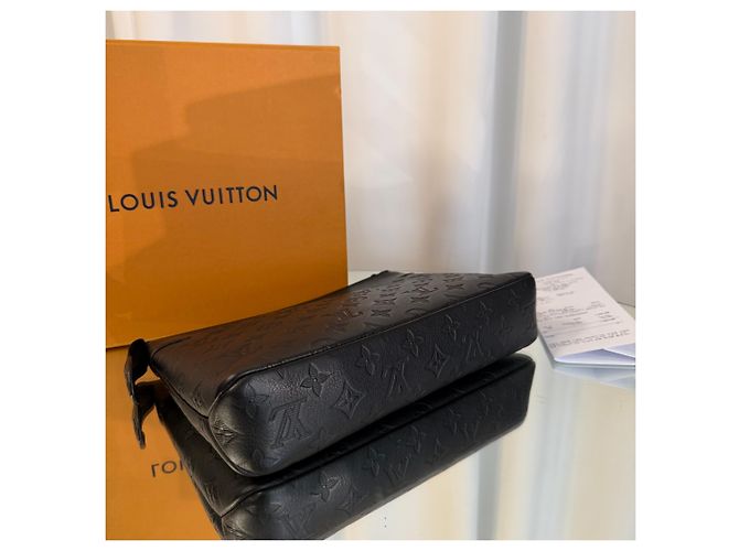 Louis Vuitton Pochette Voyage Supplé Monogram Shadow - vue 5
