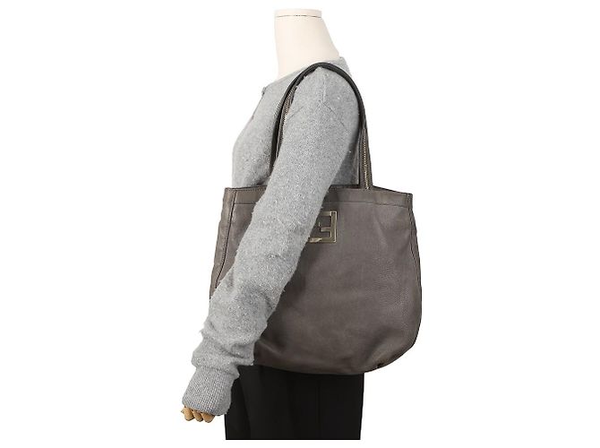 Fendi Borsa a spalla Juka Pearl Grey - vista 10