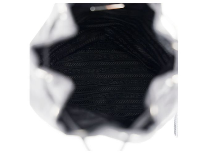 Prada Pouch Bucket Strap in Re-Nylon Nero - vista 10
