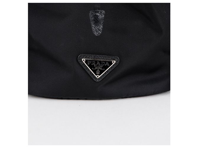 Prada Pouch Bucket Strap in Re-Nylon Nero - vista 2