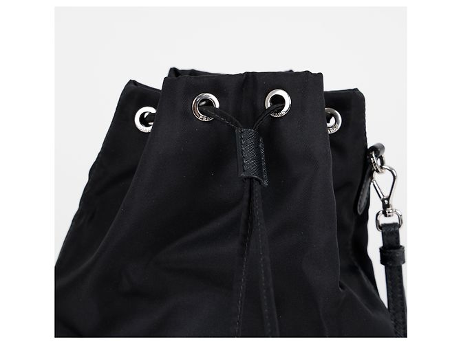 Prada Pouch Bucket Strap in Re-Nylon Nero - vista 3