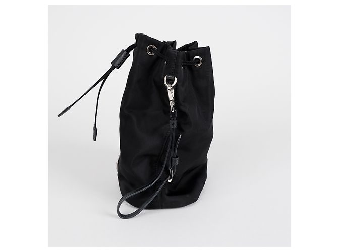 Prada Pouch Bucket Strap in Re-Nylon Nero - vista 4