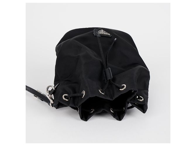 Prada Pouch Bucket Strap in Re-Nylon Nero - vista 7