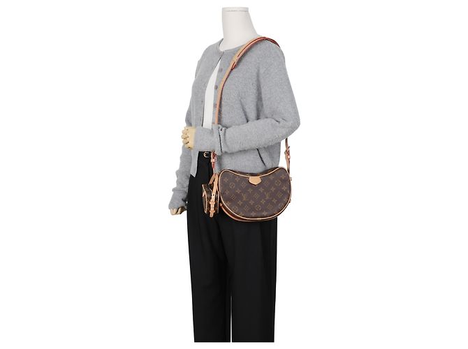 Louis Vuitton Croissant MM Shoulder Bag Monogram - view 16