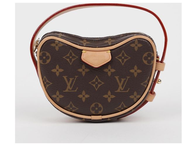 Louis Vuitton Croissant MM Shoulder Bag Monogram - view 8