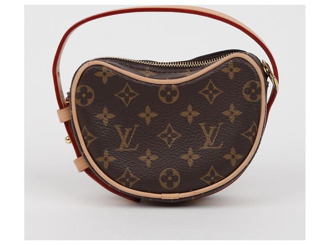 Louis Vuitton Croissant MM Shoulder Bag Monogram - view 9