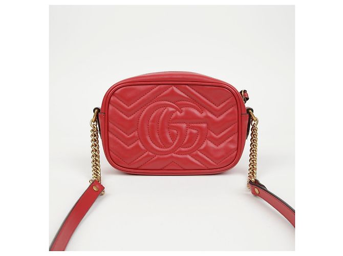 Gucci Mini Borsa a Tracolla GG Marmont Matelassé Rossa - vista 3