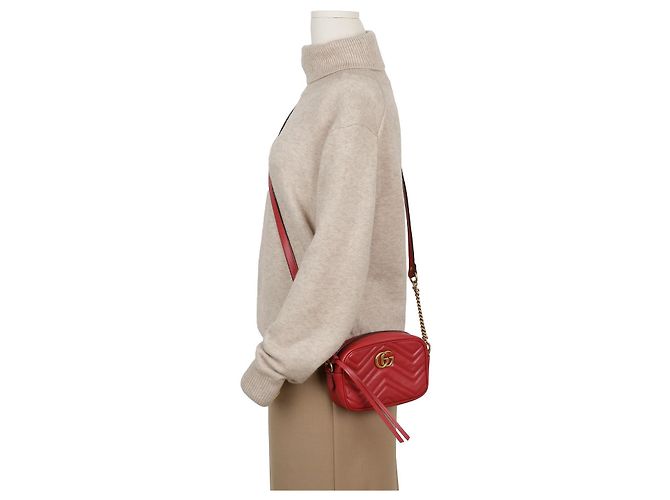 Gucci Mini Borsa a Tracolla GG Marmont Matelassé Rossa - vista 8