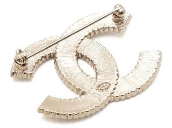 Chanel Spilla Logo CC in Perle e Vetro Cristallino Season - vista 3