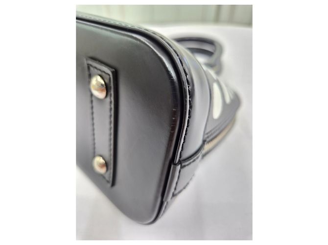 Louis Vuitton Borsa Alma BB Tote e Crossbody - vista 18