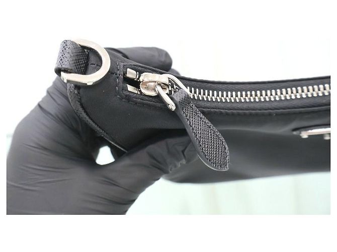 Prada Borsa a tracolla Hobo Re-Edition in nylon nera - vista 11