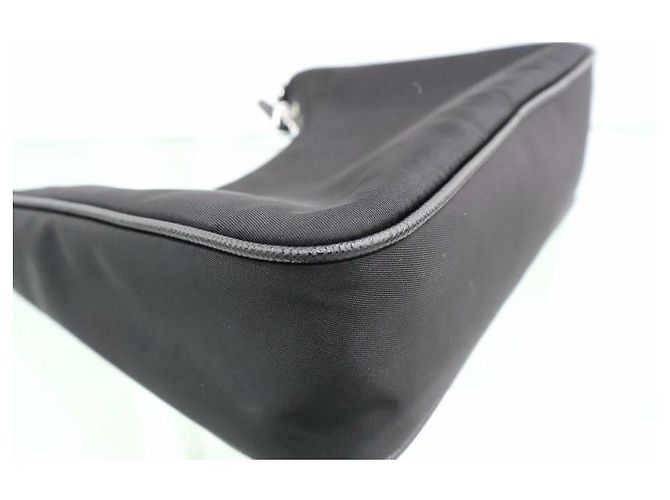 Prada Borsa a tracolla Hobo Re-Edition in nylon nera - vista 7