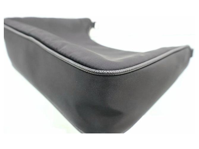 Prada Borsa a tracolla Hobo Re-Edition in nylon nera - vista 8