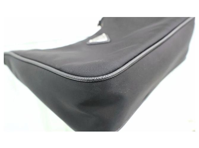 Prada Borsa a tracolla Hobo Re-Edition in nylon nera - vista 9