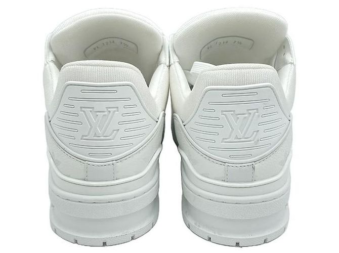 Louis Vuitton Sneakers Trainer Monogram Grain Leather Sneakers White - vista 3