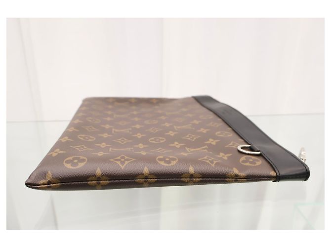 Louis Vuitton Discovery Pouch GM Clutch - vista 10
