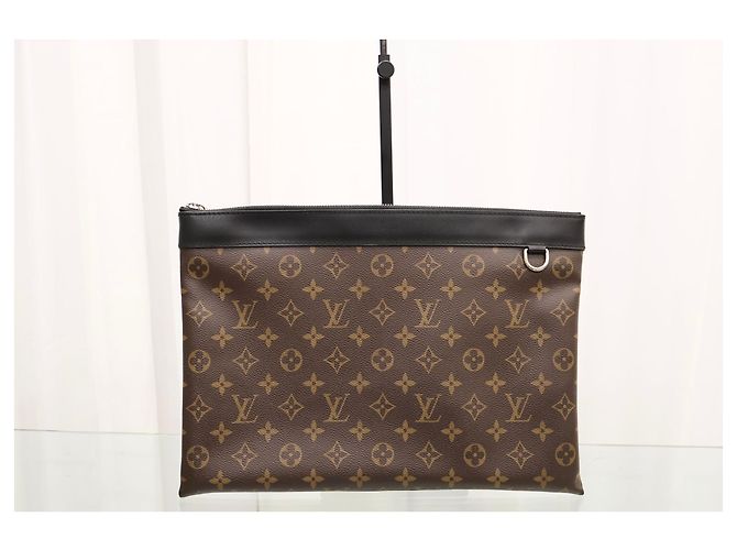 Louis Vuitton Discovery Pouch GM Clutch - vista 2