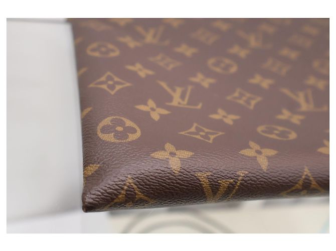 Louis Vuitton Discovery Pouch GM Clutch - vista 7