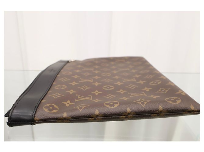 Louis Vuitton Discovery Pouch GM Clutch - vista 9