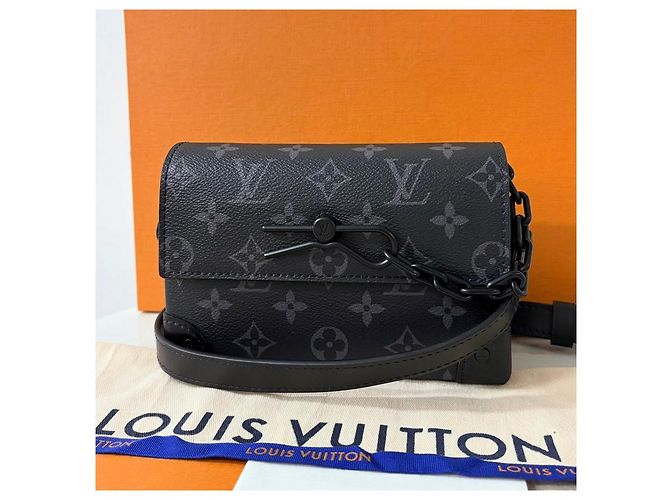 Louis Vuitton Sac bandoulière Wearable Wallet Monogram Eclipse - vue 2